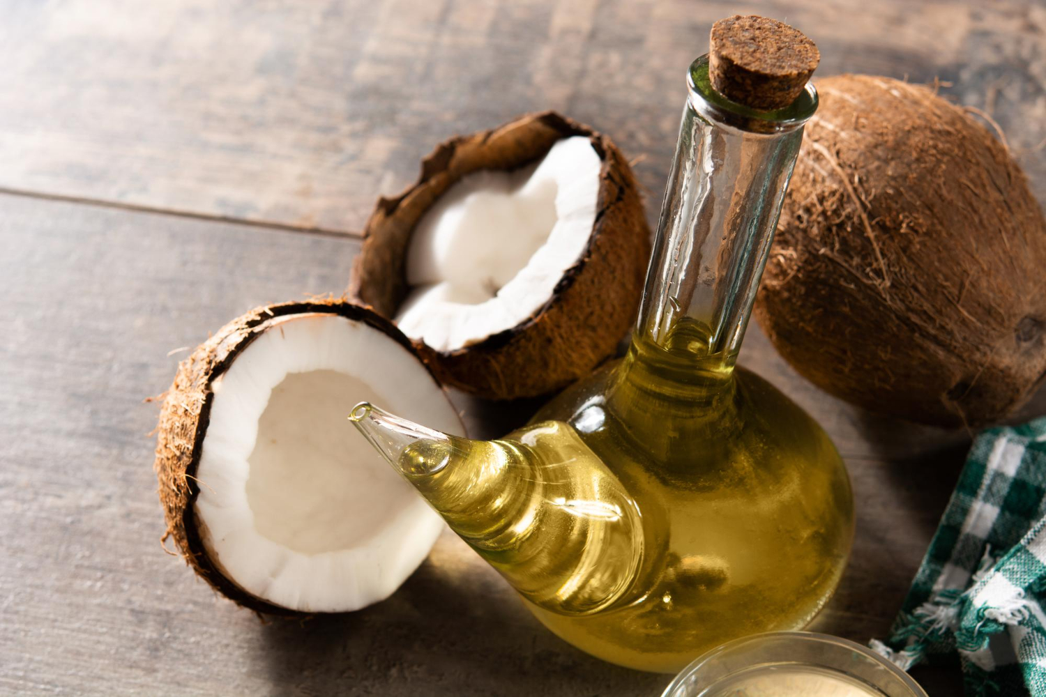 Может ли кокосовое масло заставить ваши ногти вырасти за одну ночь?
