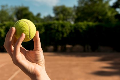 Вправа з тенісним м'ячем, яка може перевірити вашу силу хвату та довголіття