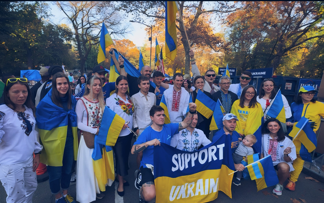 Телеведучий Анатолій Анатоліч символічно пробіг марафон під гаслом «SUPPORT UKRAINE»