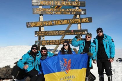 українські військові з протезами на Кіліманджаро