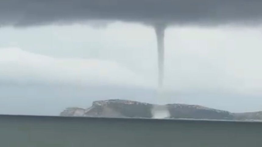 Водяний смерч на Сардинії: ВІДЕО та поради, як реагувати в разі стихії