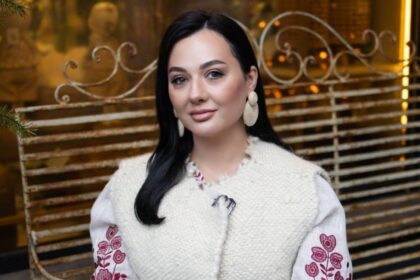 Юля Барва, поетеса, вірш Юлі Барви, «Любов, як останній щит»