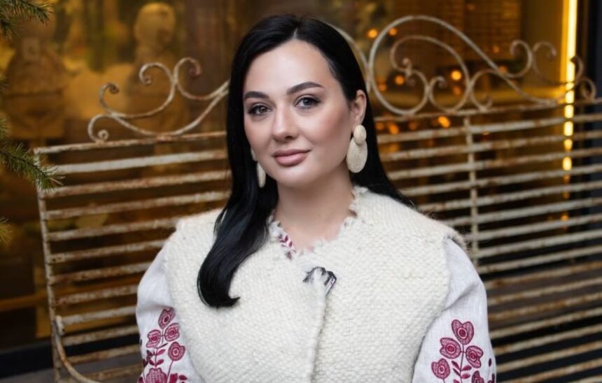 Юля Барва, поетеса, вірш Юлі Барви, «Любов, як останній щит»