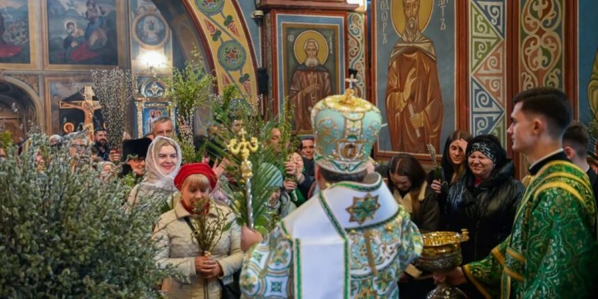 де дивитися службу на Вербну неділю, богослужіння онлайн, вербна неділя, церква служба