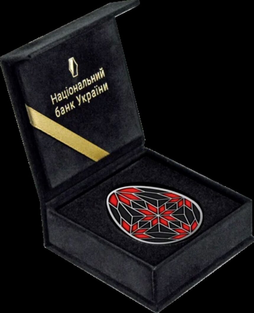 НБУ випустив срібну монету-писанку номіналом 10 грн до Великодня