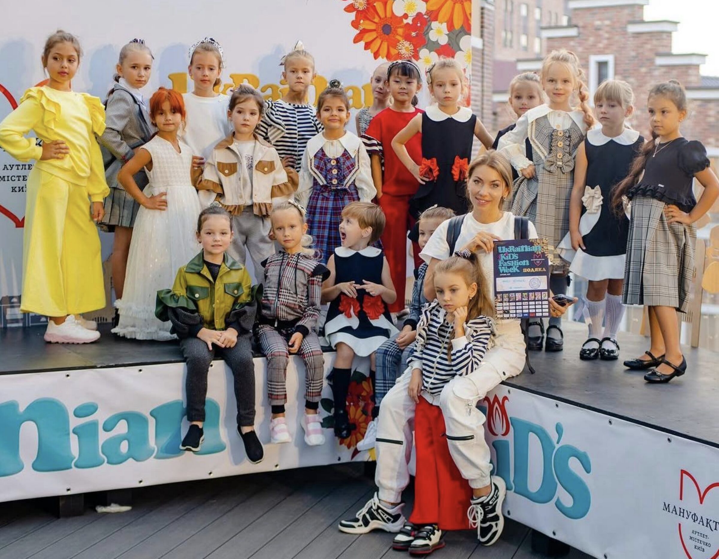 Марина Михайлова з дітьми на Ukrainian kids fashion week