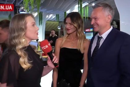 Український ведучий Андрій Данілевич із дружиною знявся у «Диявол носить Prada 2»: що відомо про їхню роль і гонорар