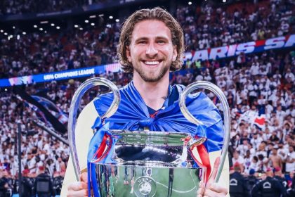 Ілля Забарний став переможцем Ліги чемпіонів у складі ПСЖ, відсвяткувавши тріумф з українським прапором і заявивши про гордість за Україну