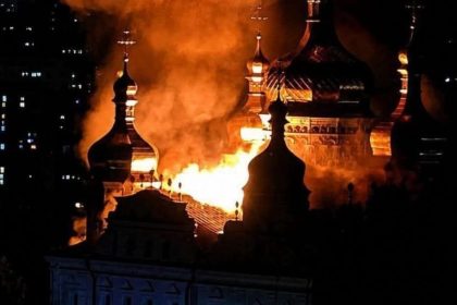 Пожежа в Лаврі після нічного удару