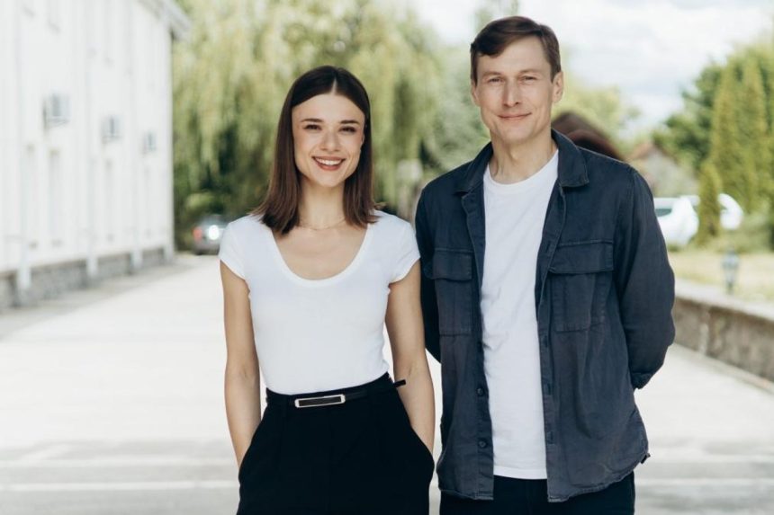 Юлія Буйновська та Костянтин Октябрський, виконавці головних ролей у серіалі «Парочка слідчих»